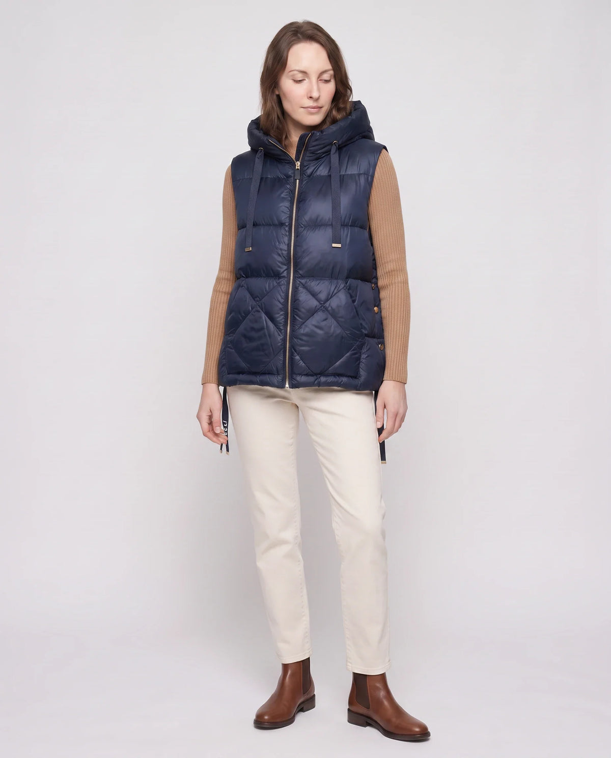 Gilet matelassé à capuche et grandes poches