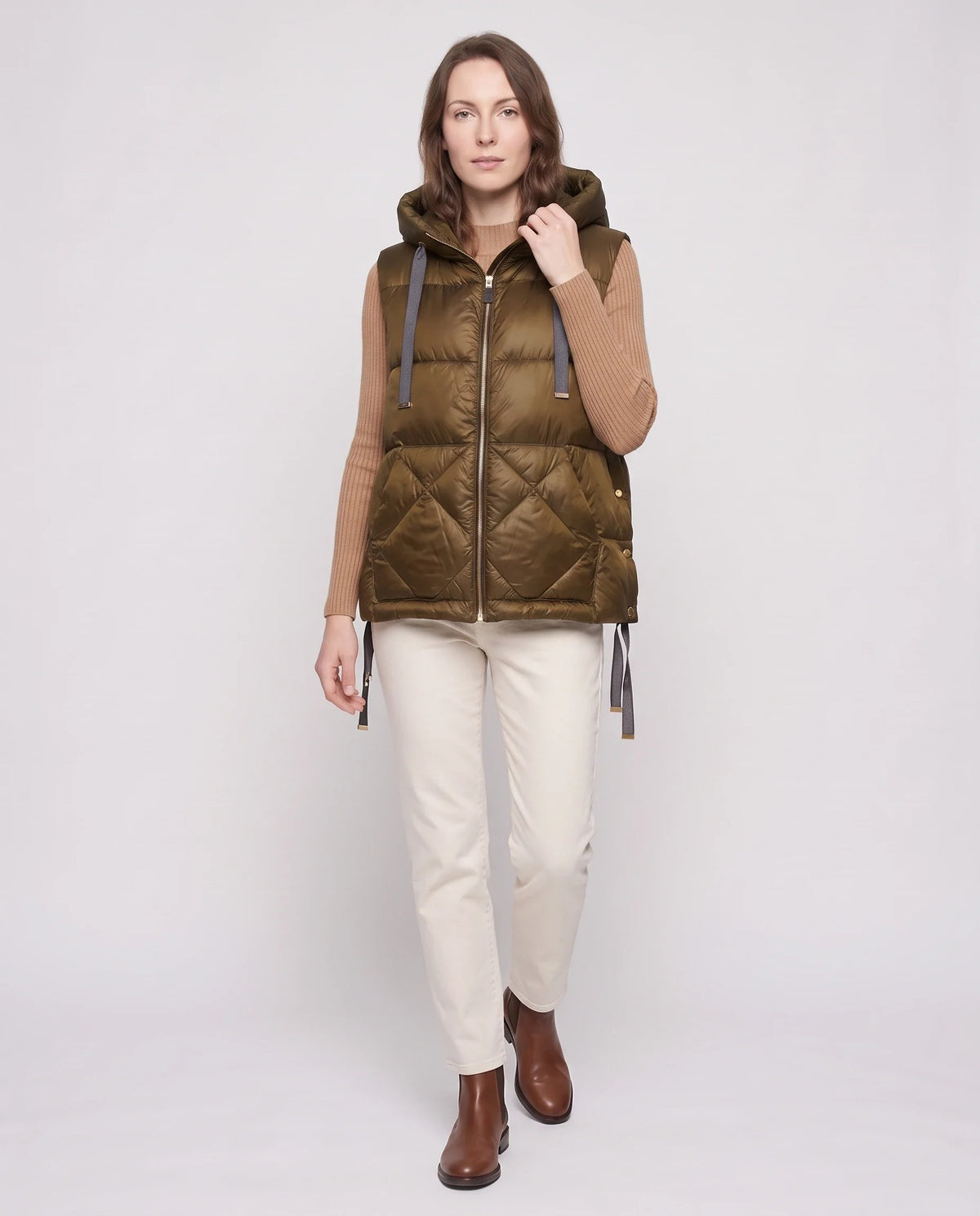 Gilet matelassé à capuche et grandes poches
