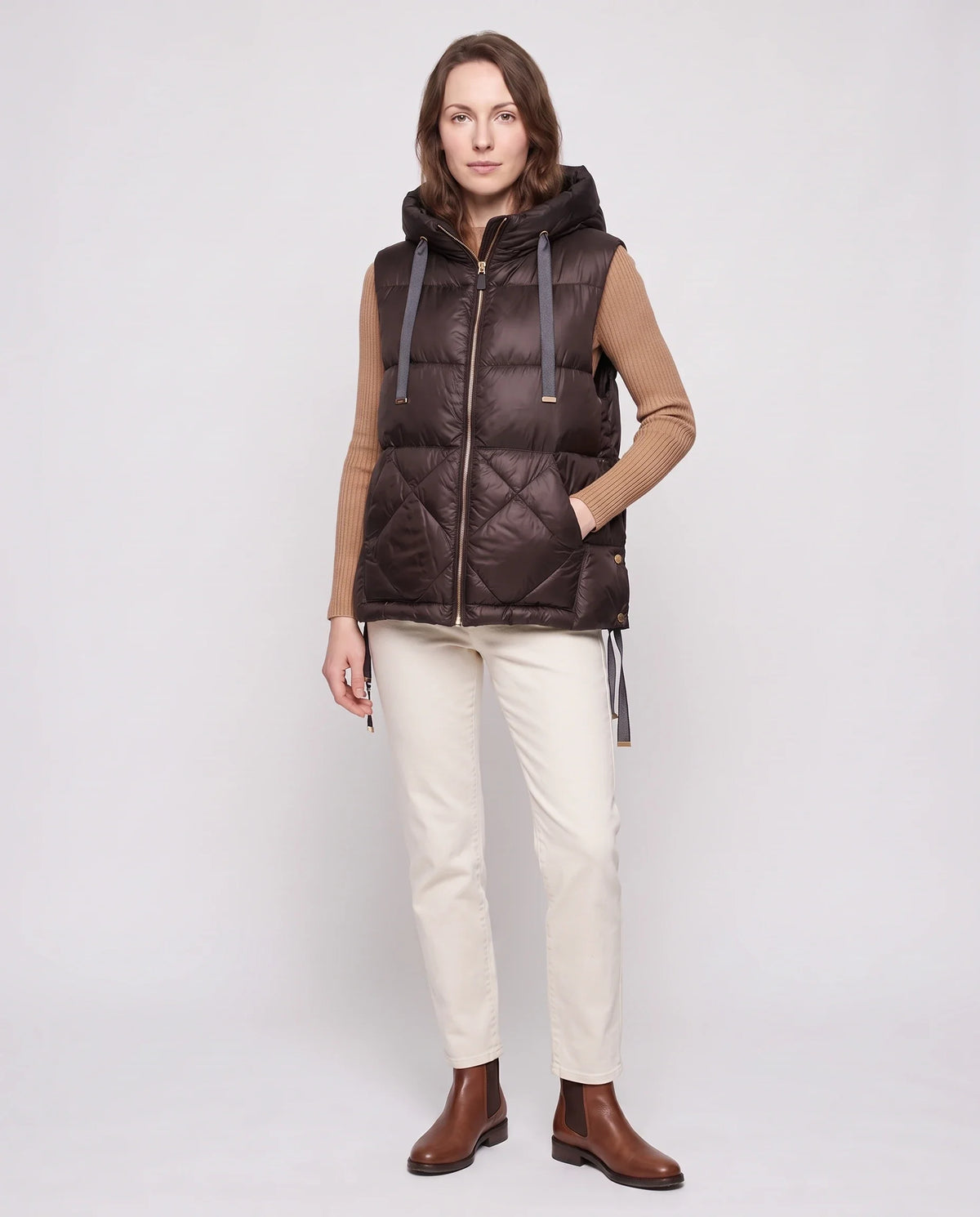 Gilet matelassé à capuche et grandes poches