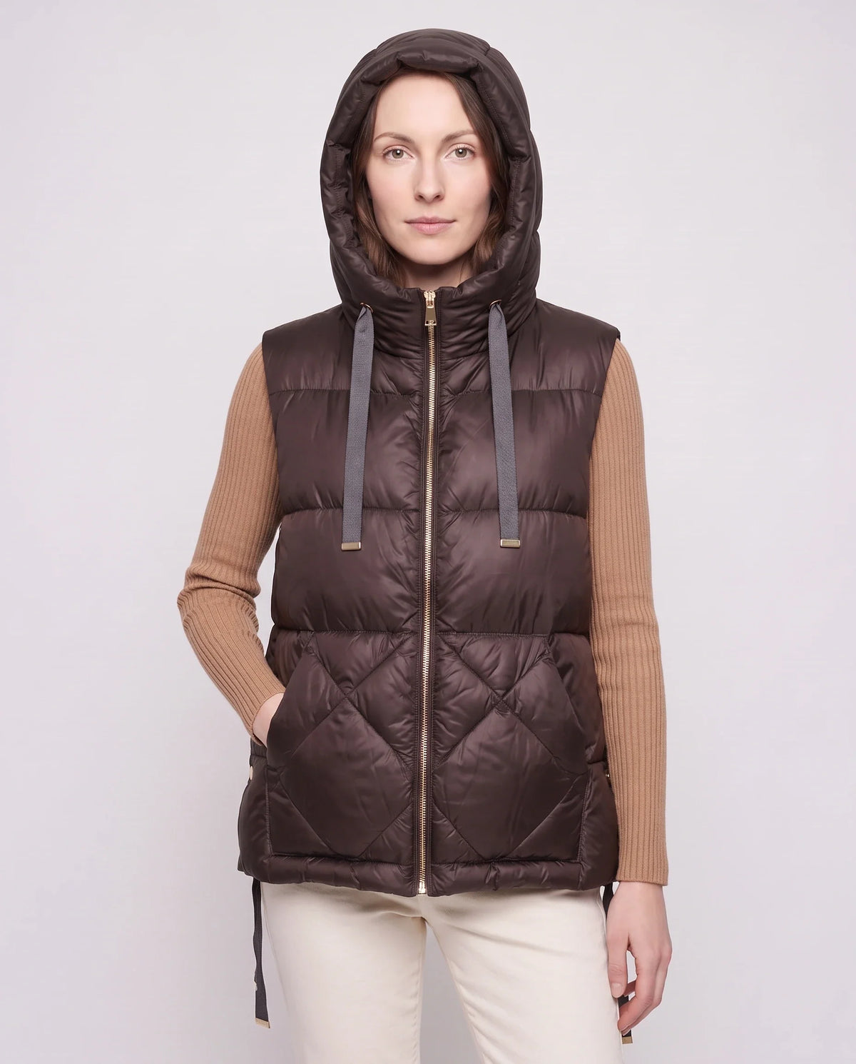 Gilet matelassé à capuche et grandes poches