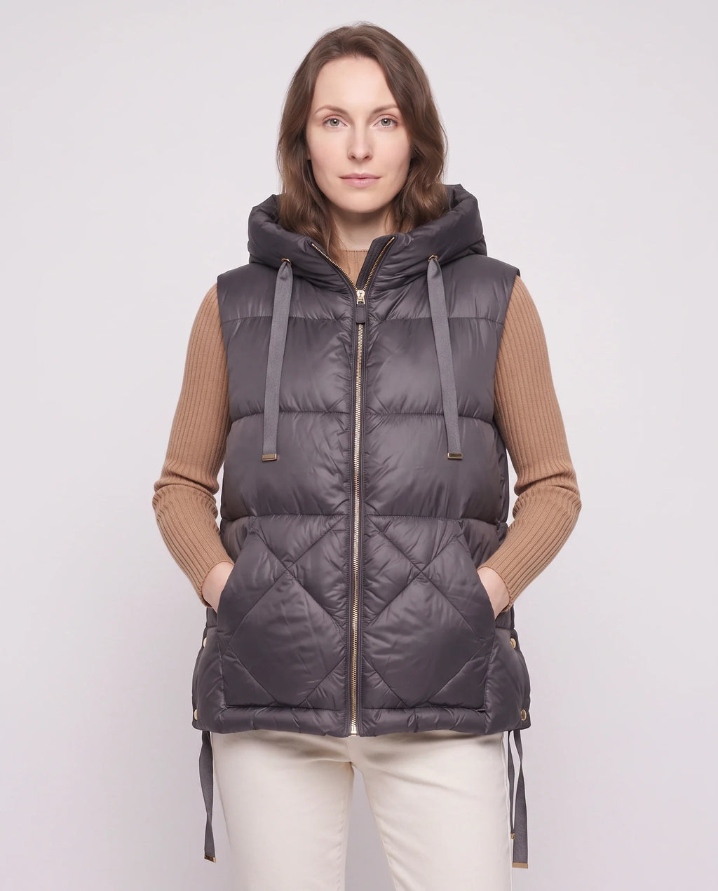 Gilet matelassé à capuche et grandes poches