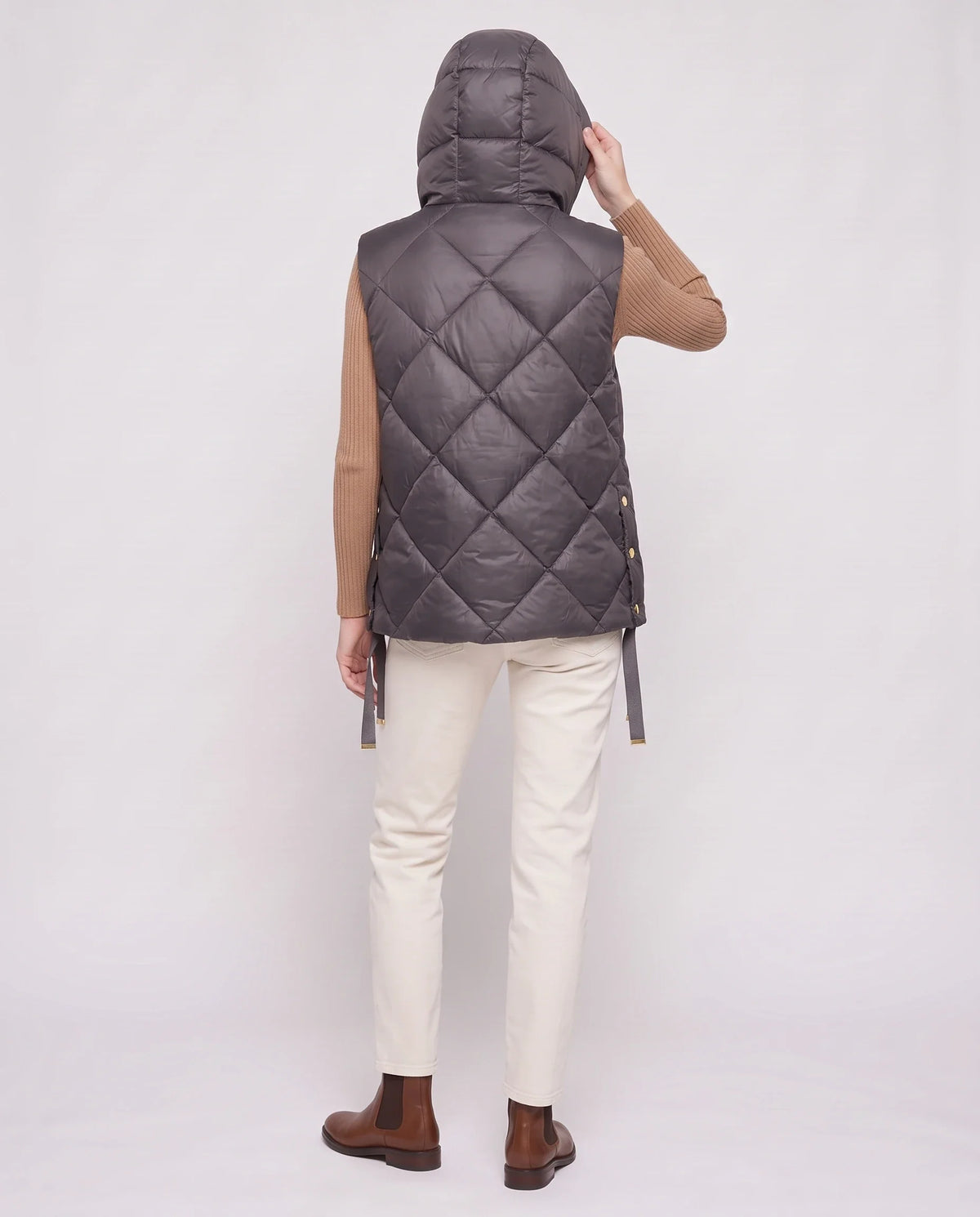 Gilet matelassé à capuche et grandes poches