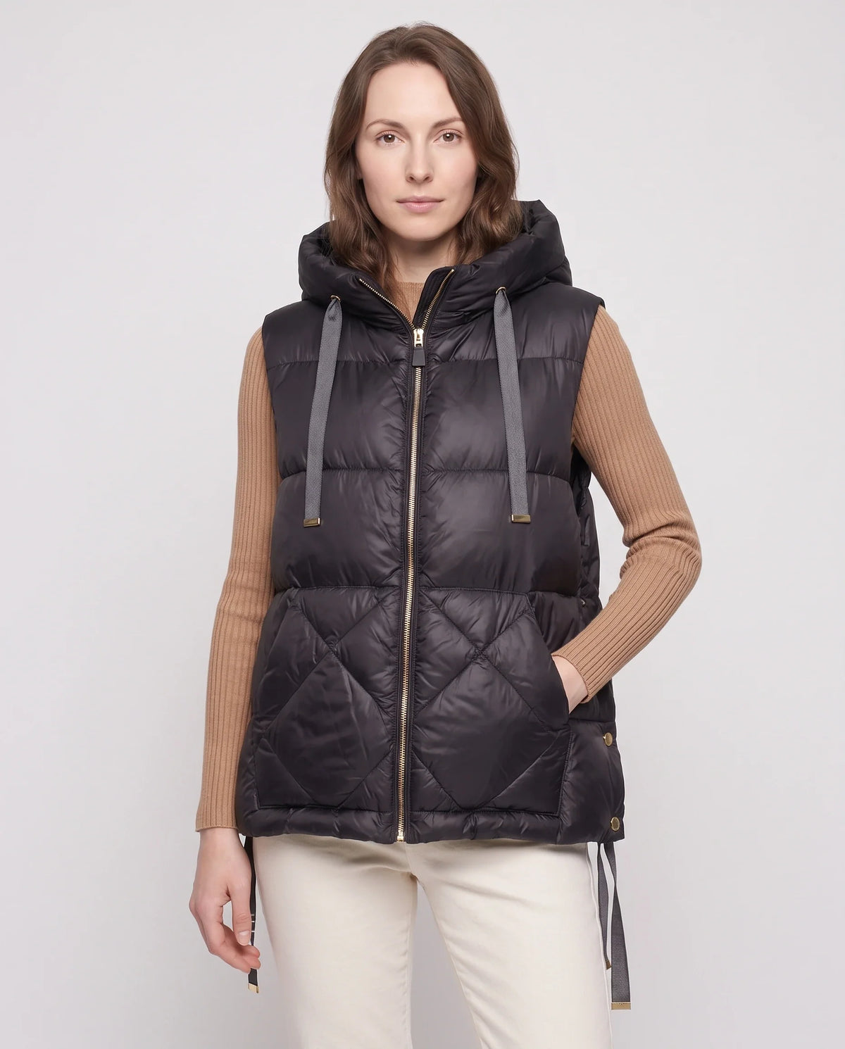 Gilet matelassé à capuche et grandes poches