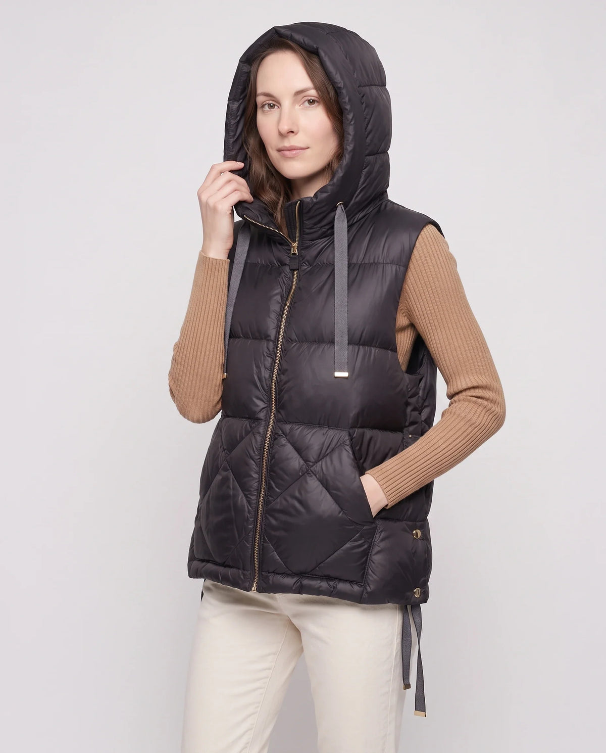 Gilet matelassé à capuche et grandes poches