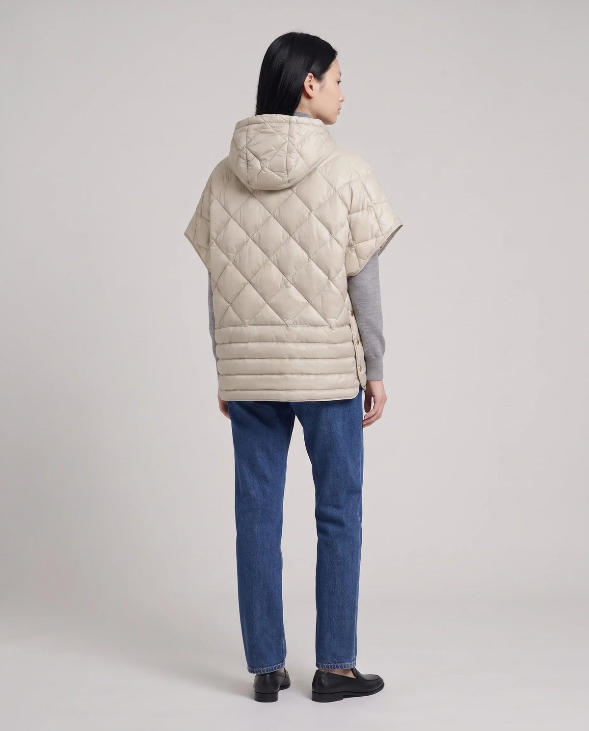 Gilet matelassé à capuche et pressions