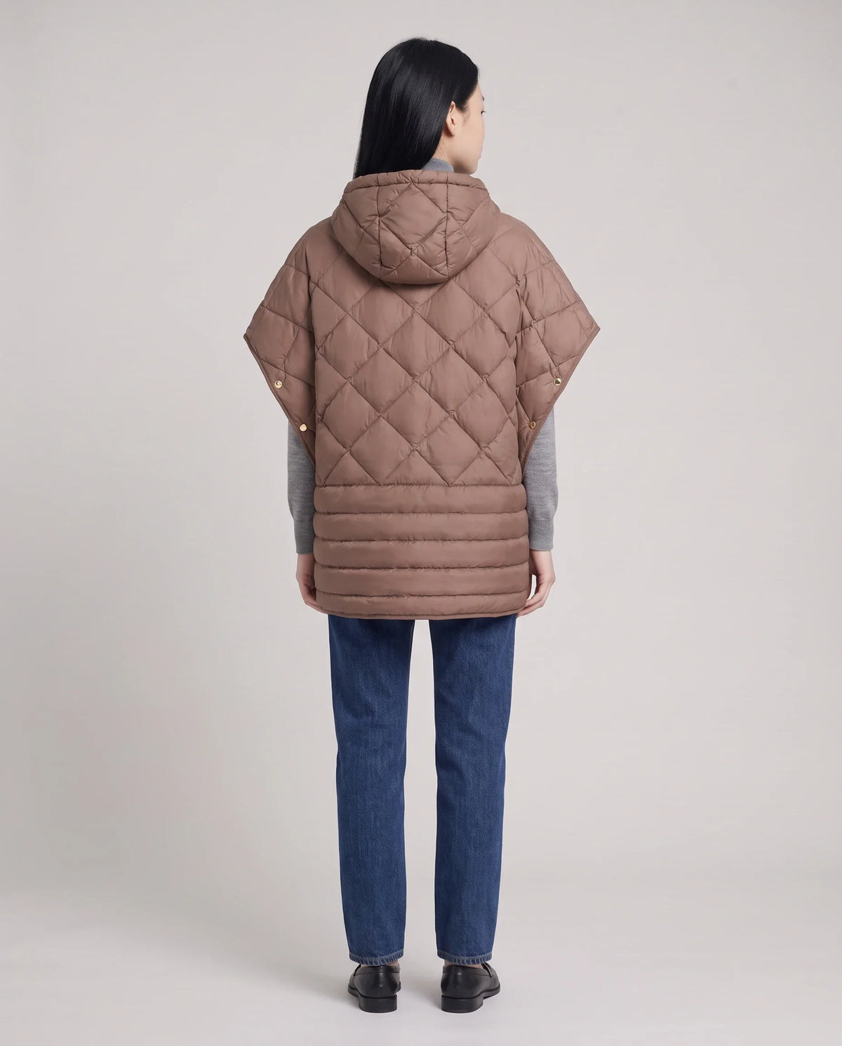 Gilet matelassé à capuche et pressions