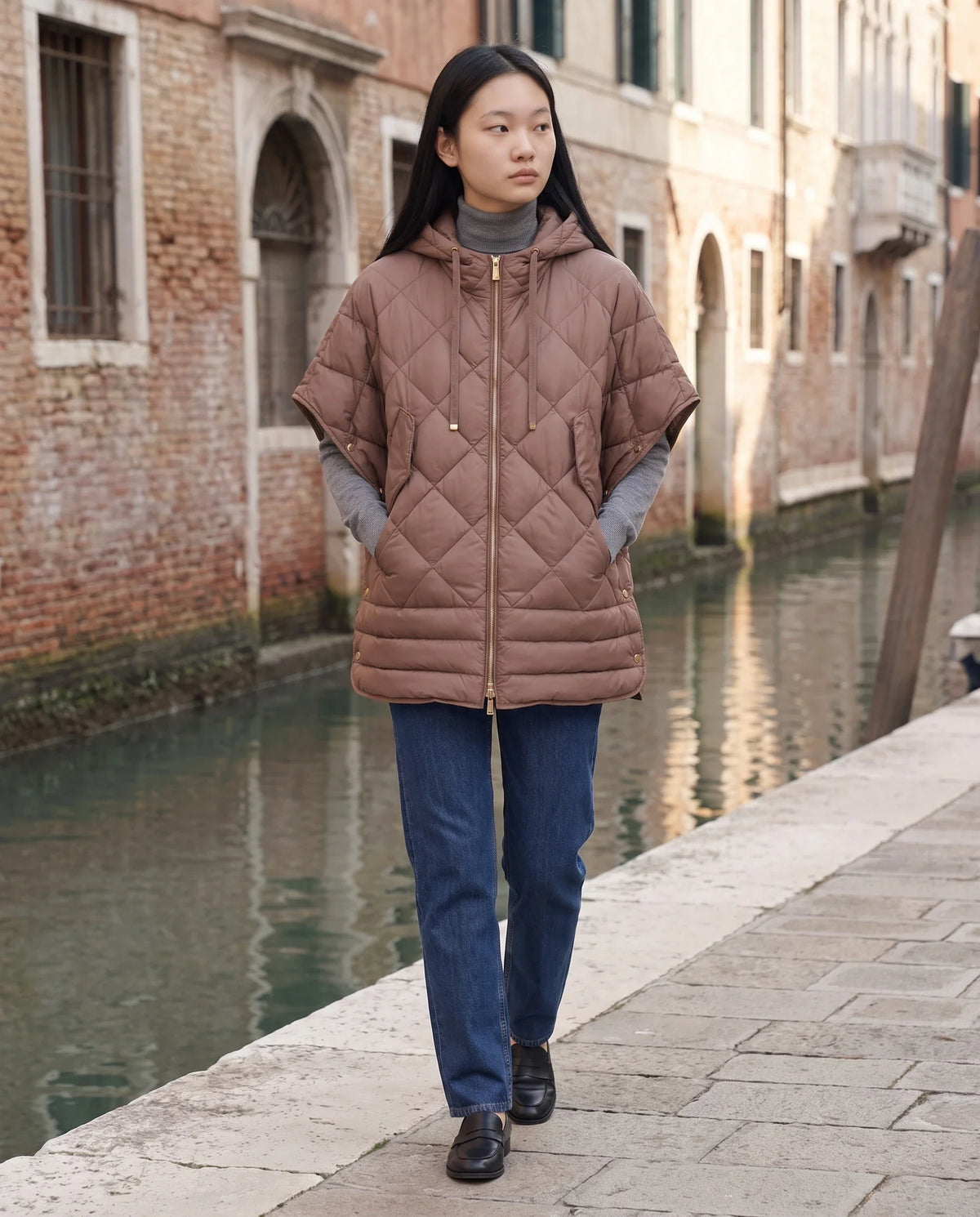 Gilet matelassé à capuche et pressions