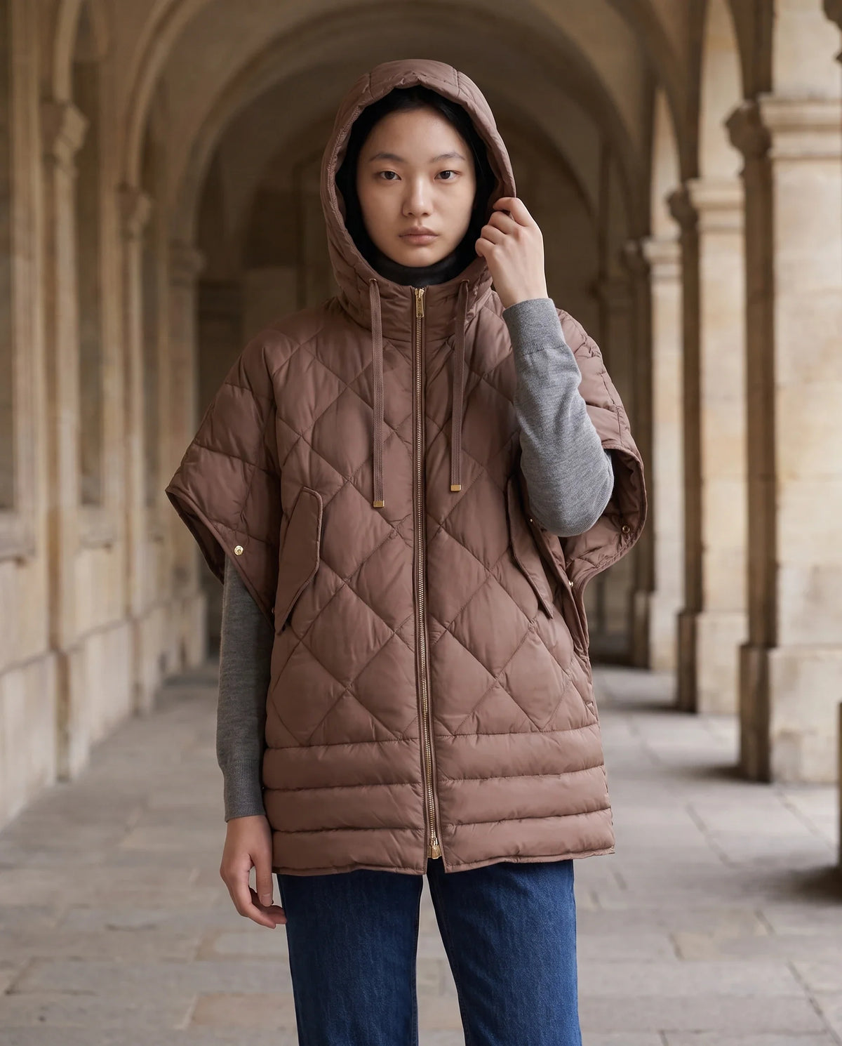 Gilet matelassé à capuche et pressions