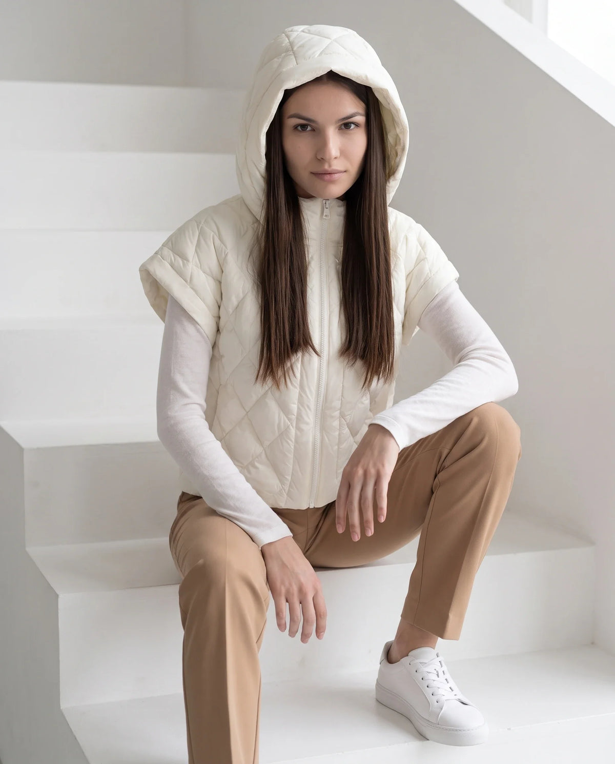Gilet matelassé court à capuche