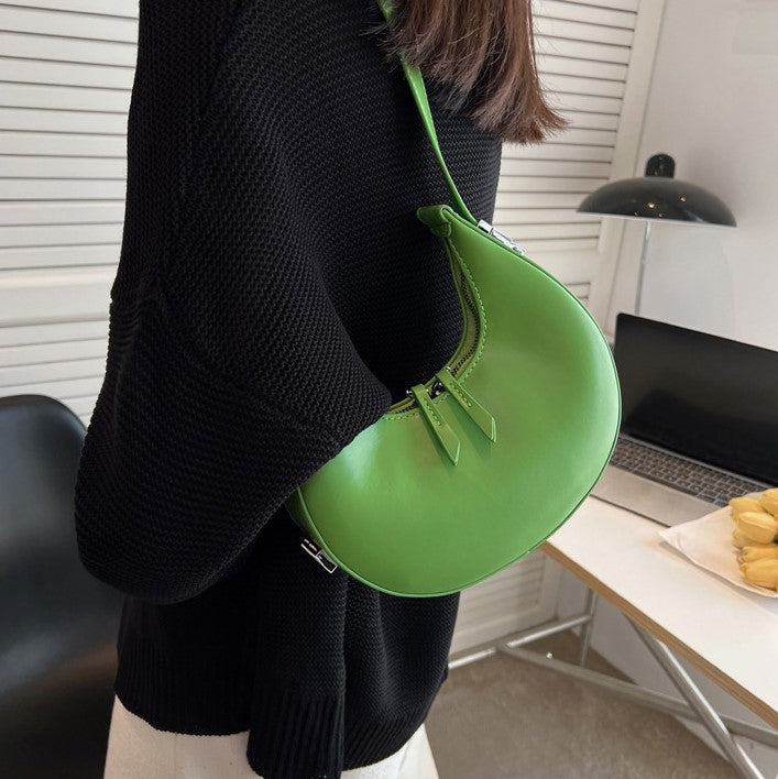Sac demi-lune en simili cuir à bandoulière réglable