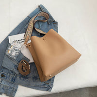 Sac seau bandoulière en simili cuir grainé