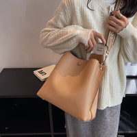 Sac seau bandoulière en simili cuir grainé