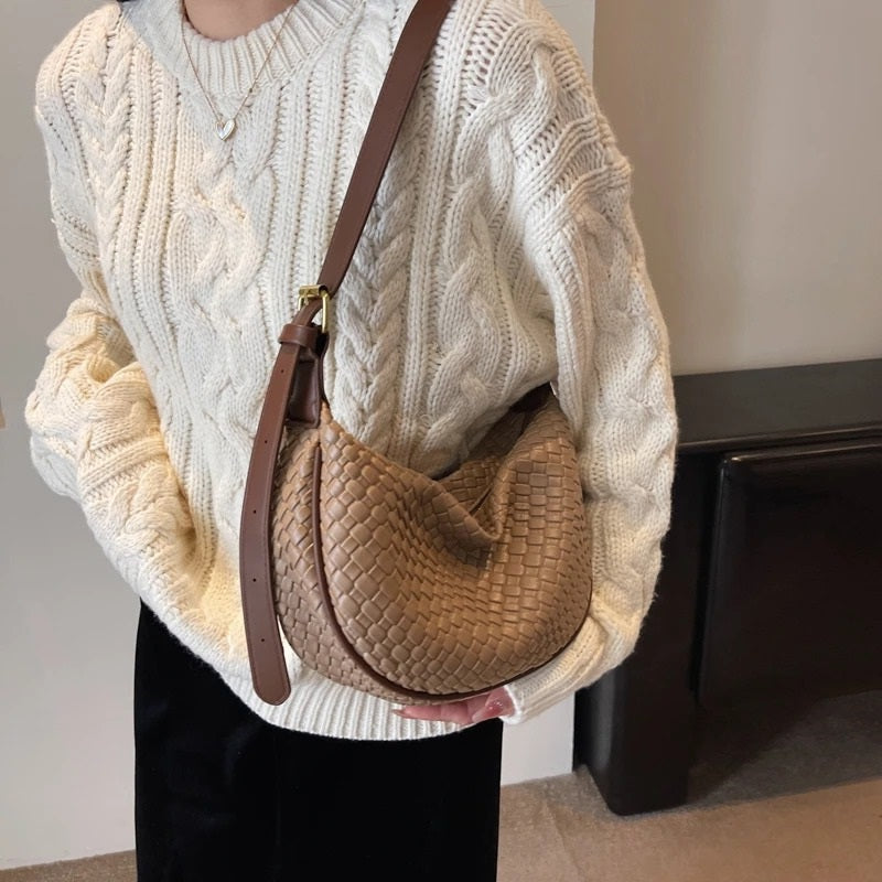 Sac croissant en simili cuir à détail tressé
