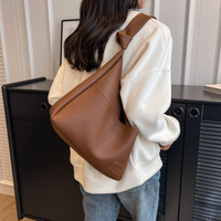 Sac hobo en simili cuir grainé avec pochette zippée