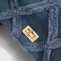 Sac hobo en jean à fermoir tournant doré