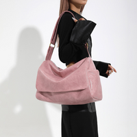 Sac cabas en simili cuir à rabat et bandoulière