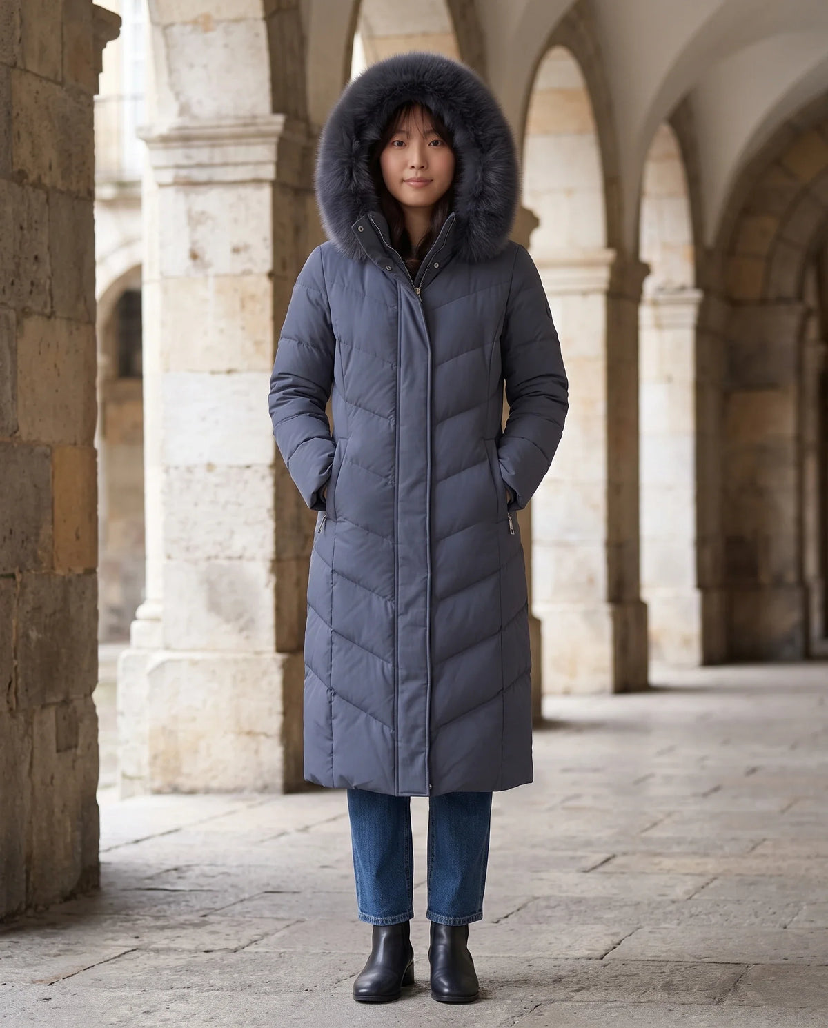 Parka longue cintrée à capuche fourrure