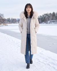 Parka longue cintrée à capuche fourrure