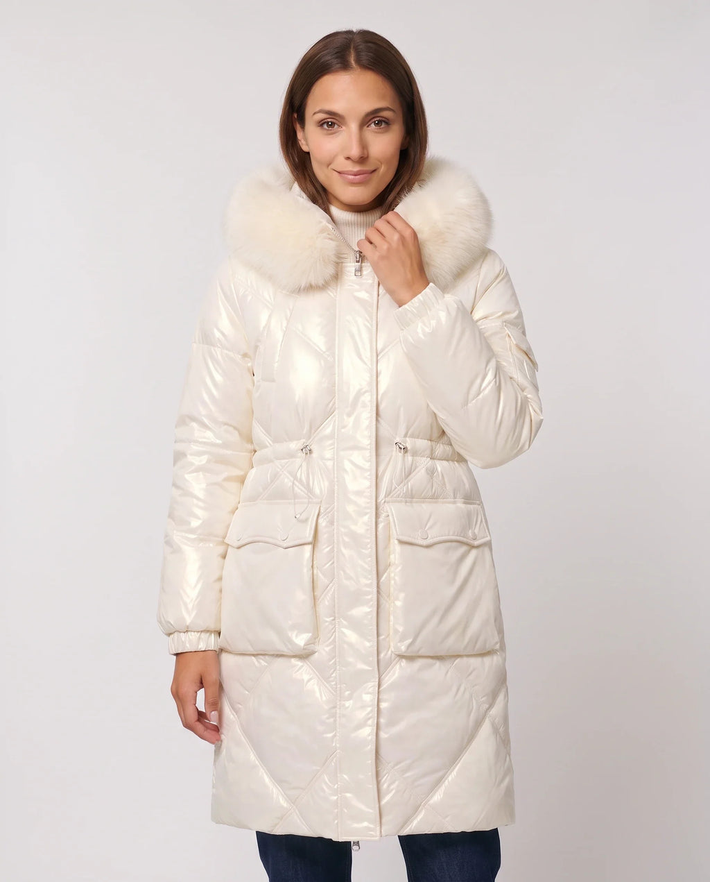Parka mi-longue brillante à capuche fourrure