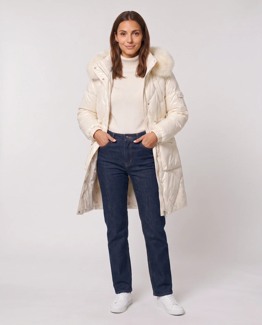 Parka mi-longue brillante à capuche fourrure