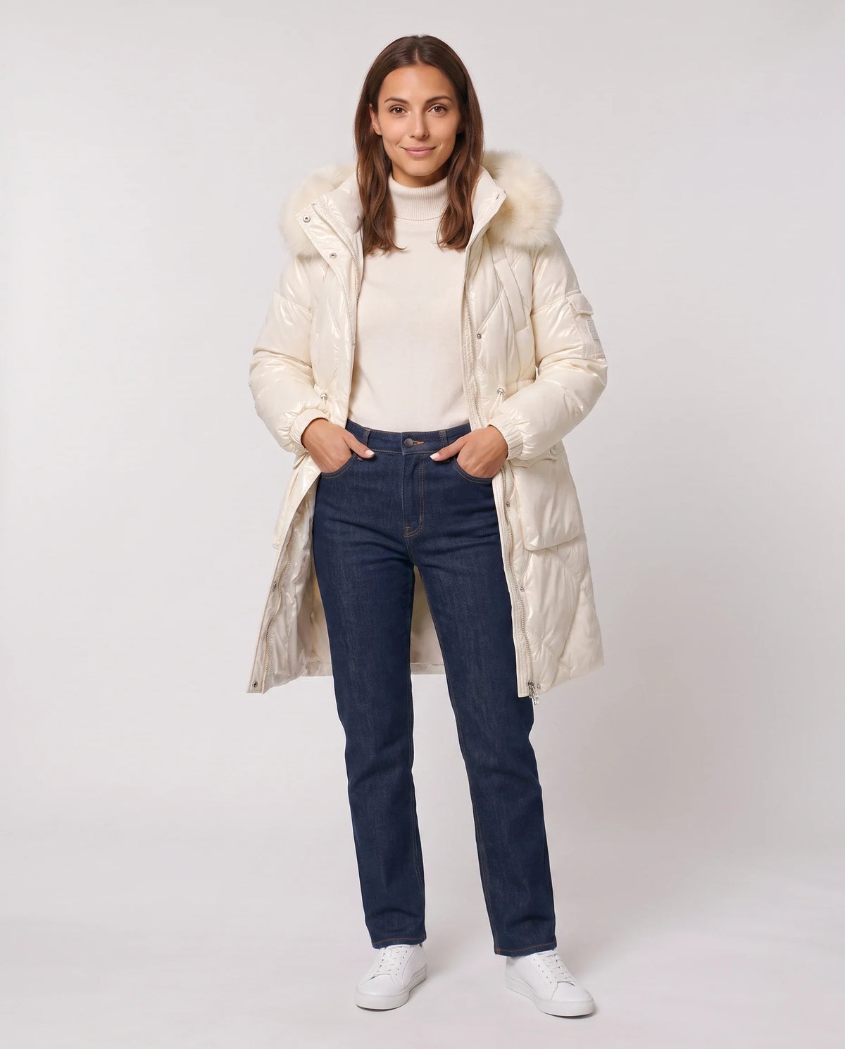 Parka mi-longue brillante à capuche fourrure