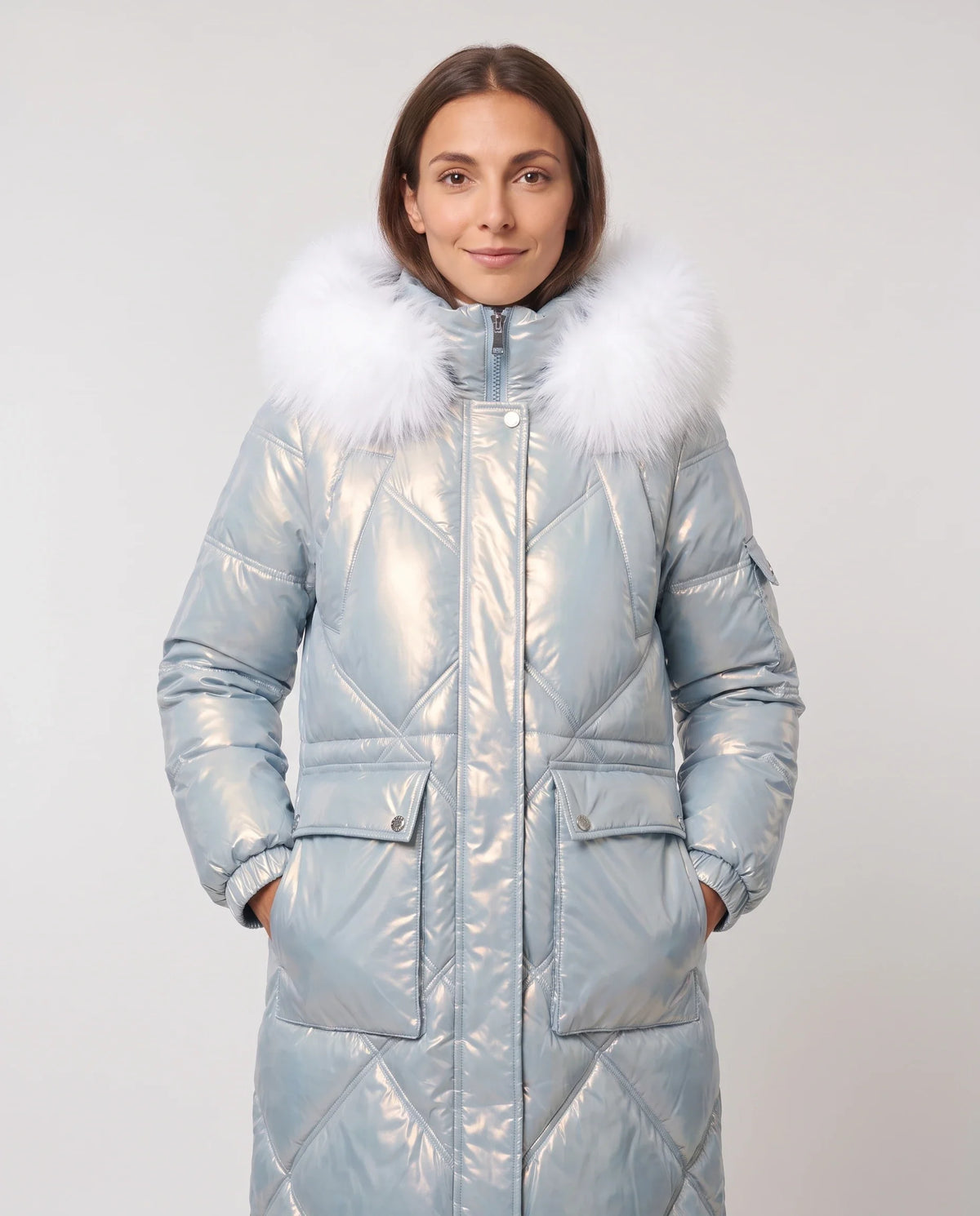 Parka mi-longue brillante à capuche fourrure