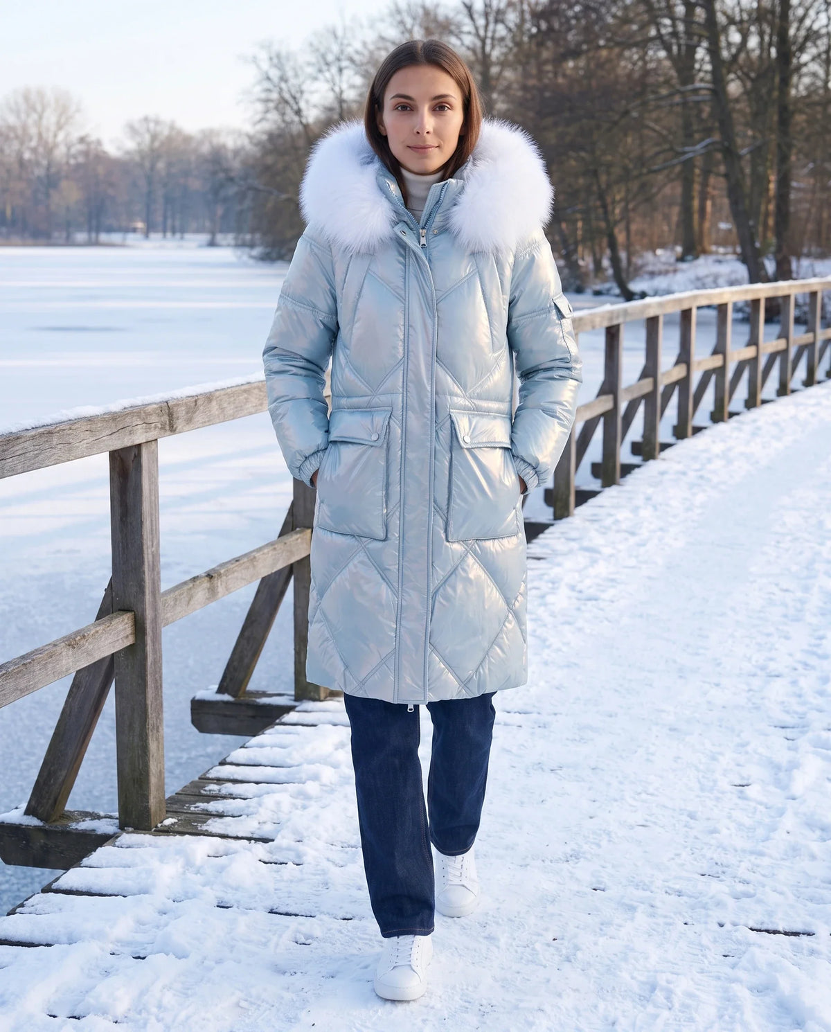 Parka mi-longue brillante à capuche fourrure