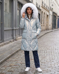 Parka mi-longue brillante à capuche fourrure