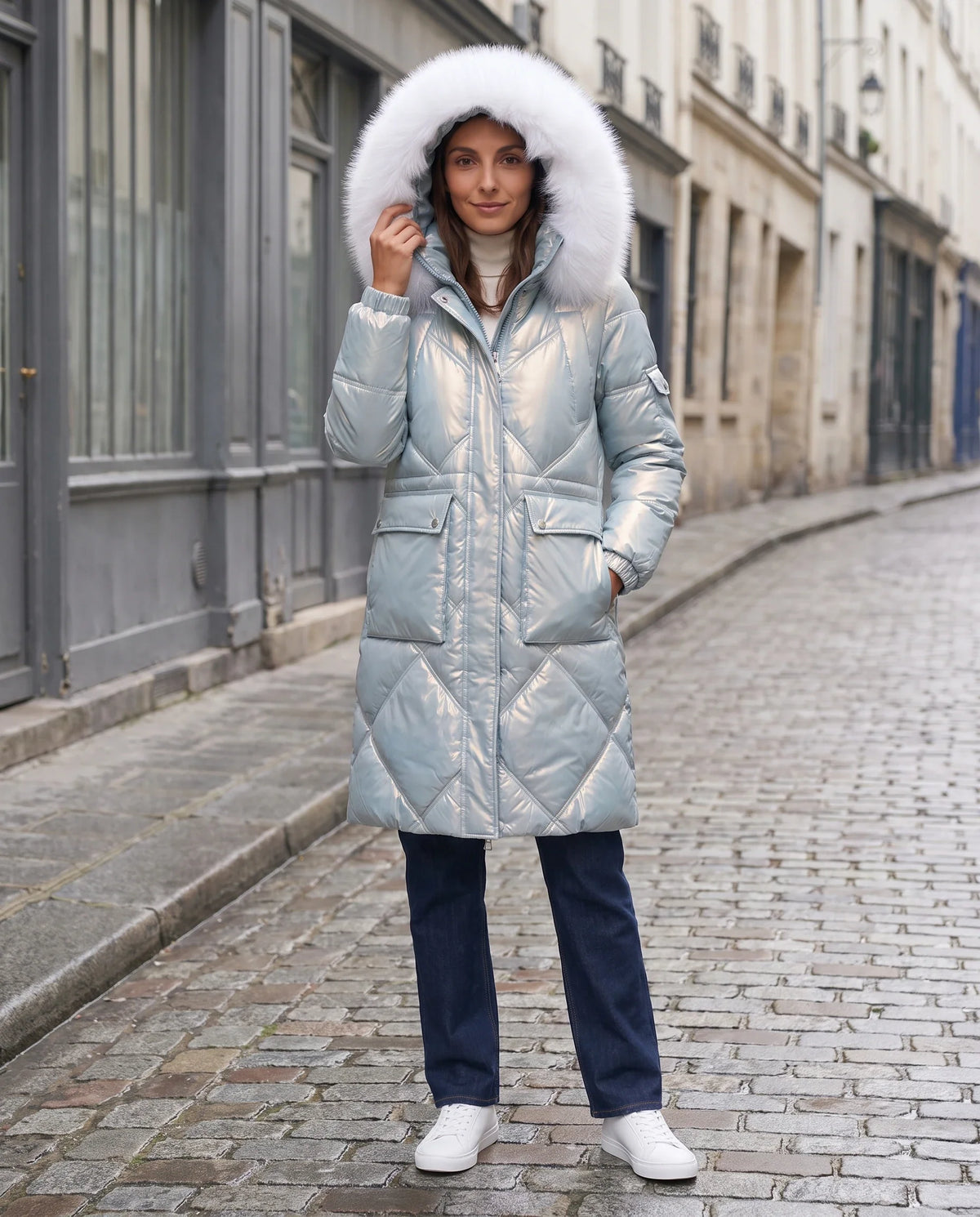 Parka mi-longue brillante à capuche fourrure