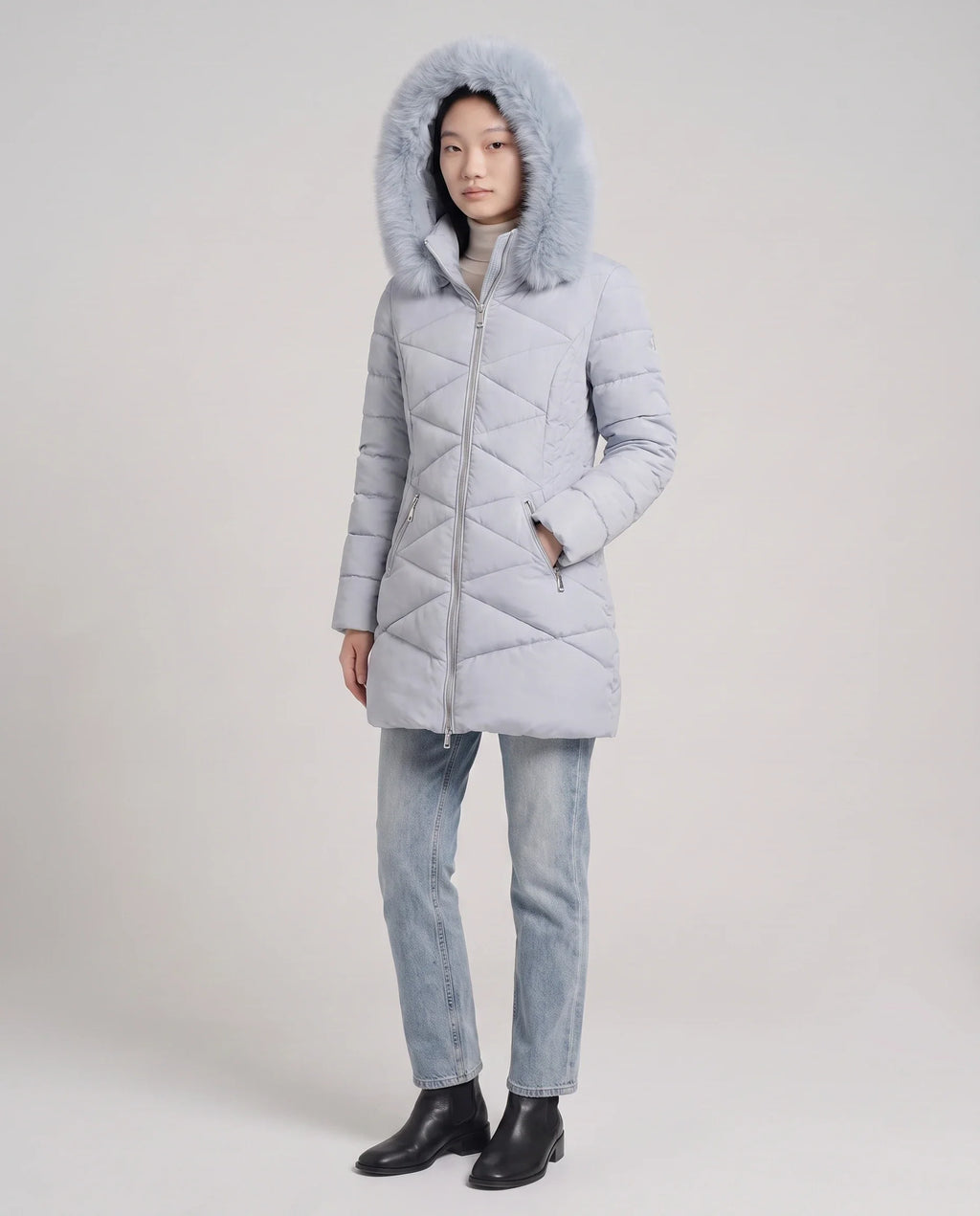 Parka mi-longue cintrée à capuche fourrure