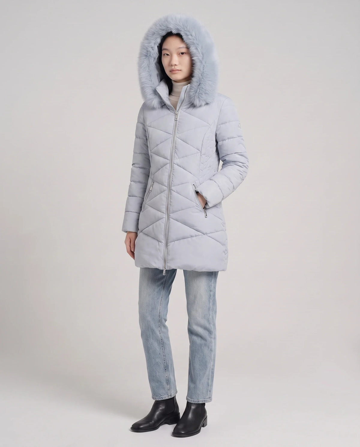Parka mi-longue cintrée à capuche fourrure