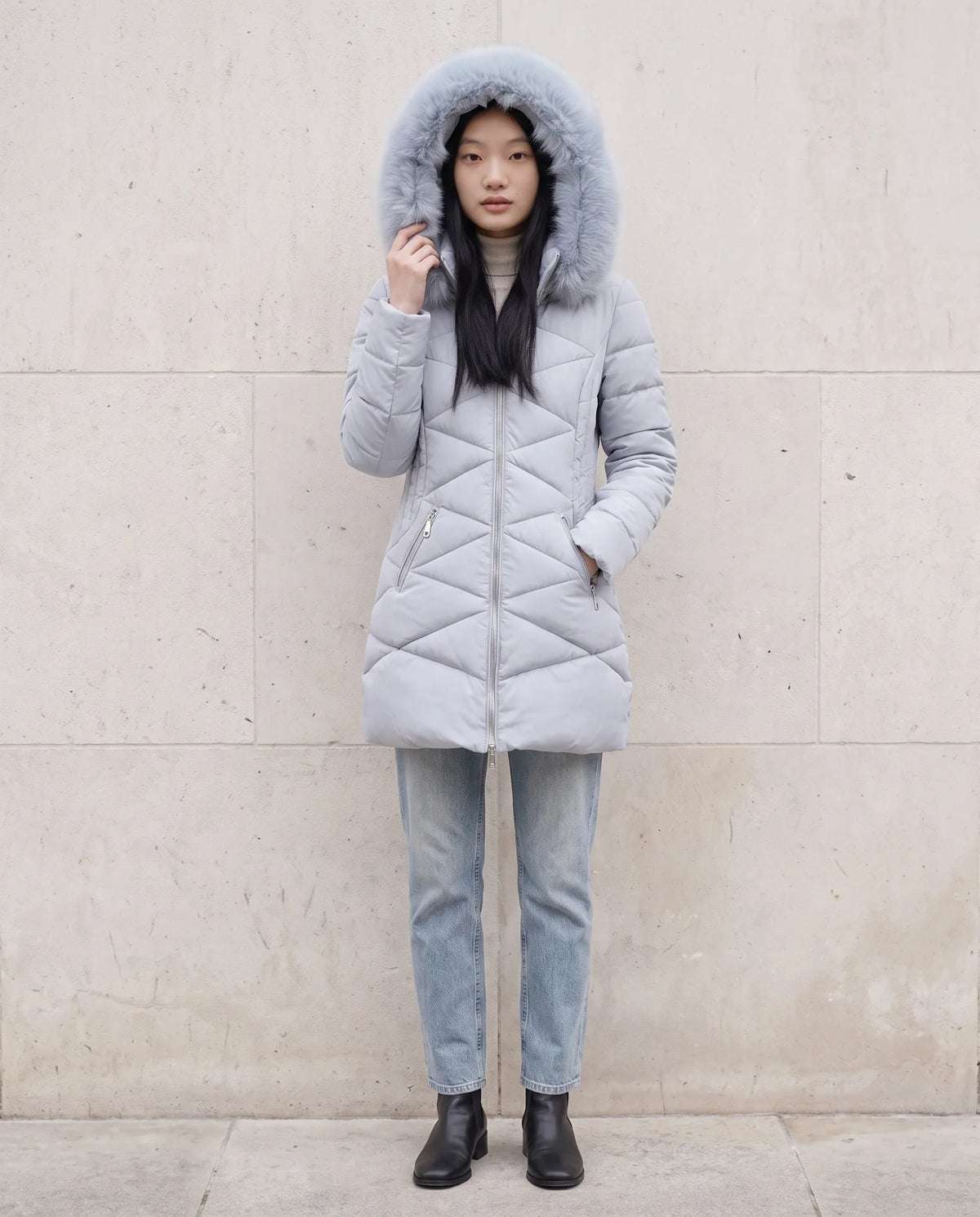 Parka mi-longue cintrée à capuche fourrure