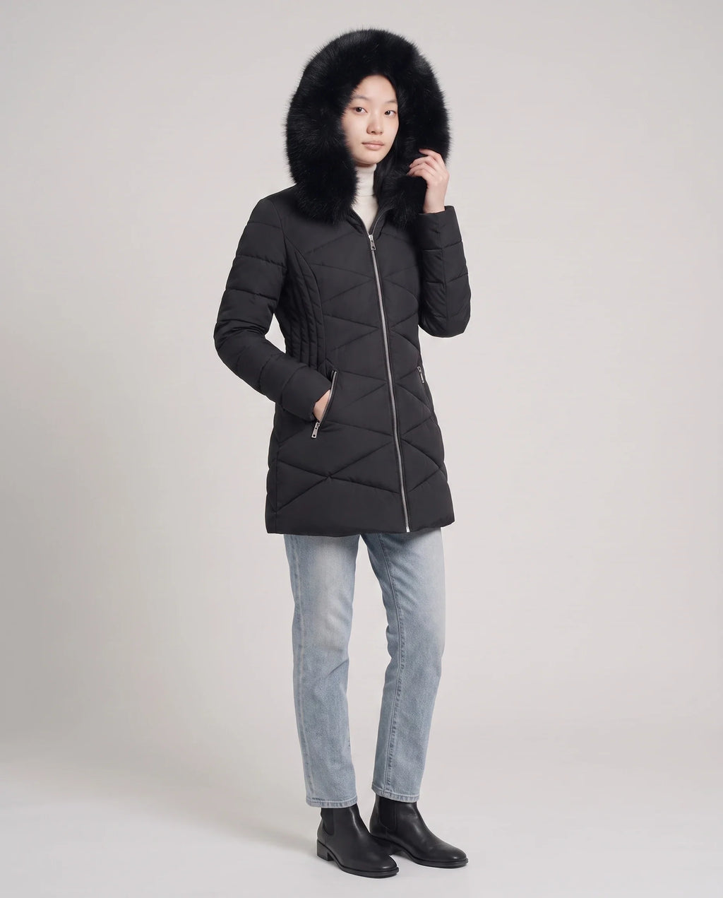 Parka mi-longue cintrée à capuche fourrure