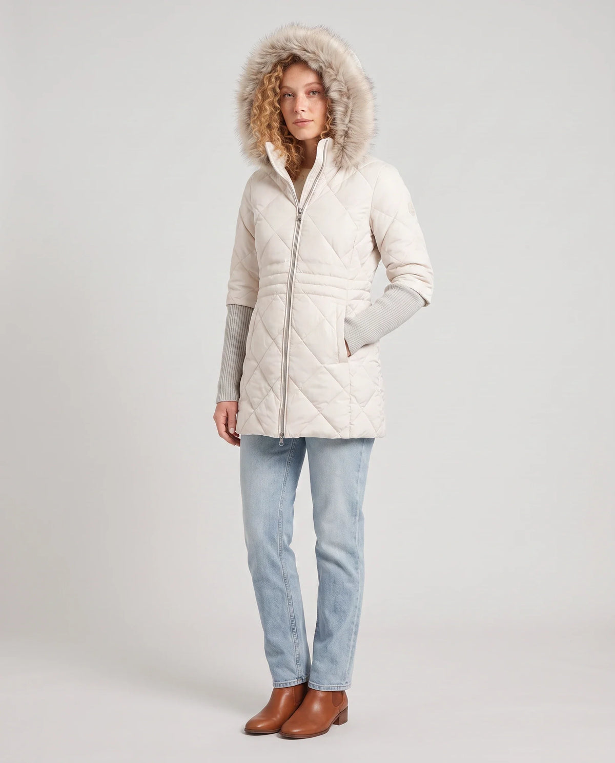 Parka mi-longue matelassée à manches tricot
