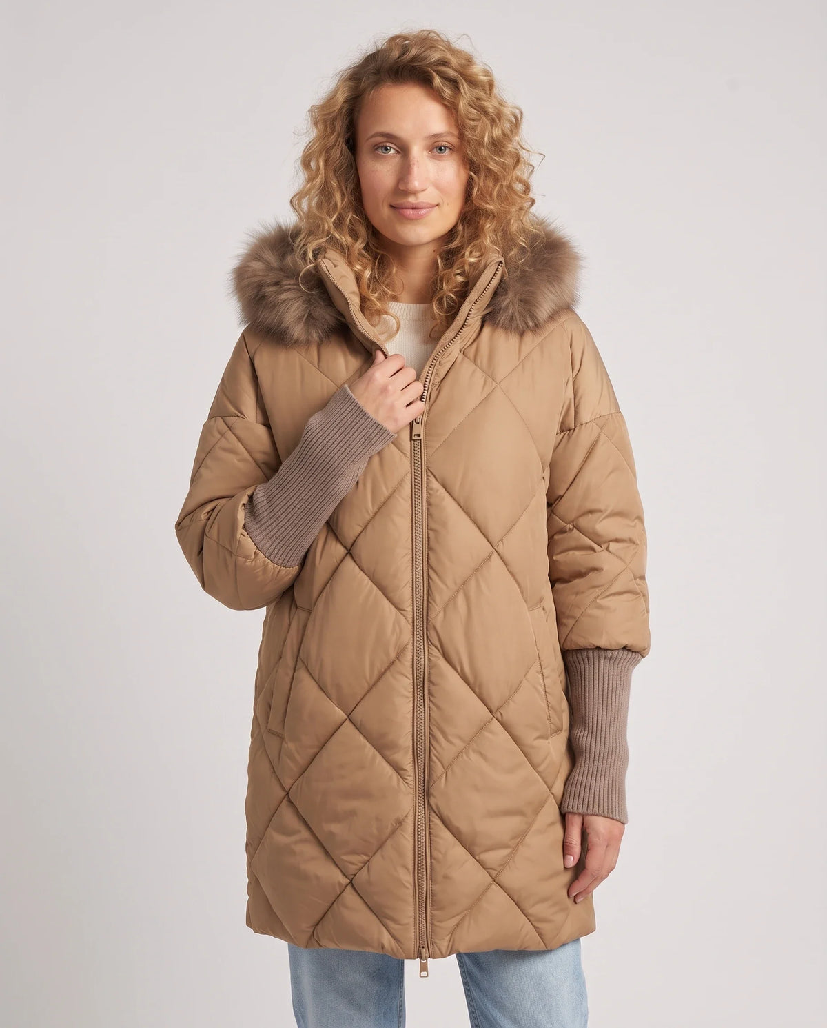 Parka mi-longue matelassée à manches tricot