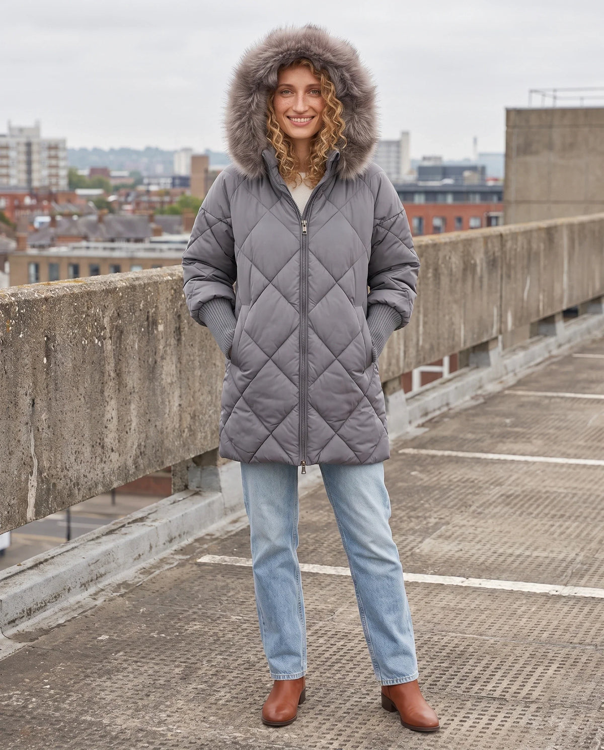 Parka mi-longue matelassée à manches tricot