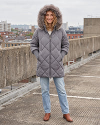 Parka mi-longue matelassée à manches tricot