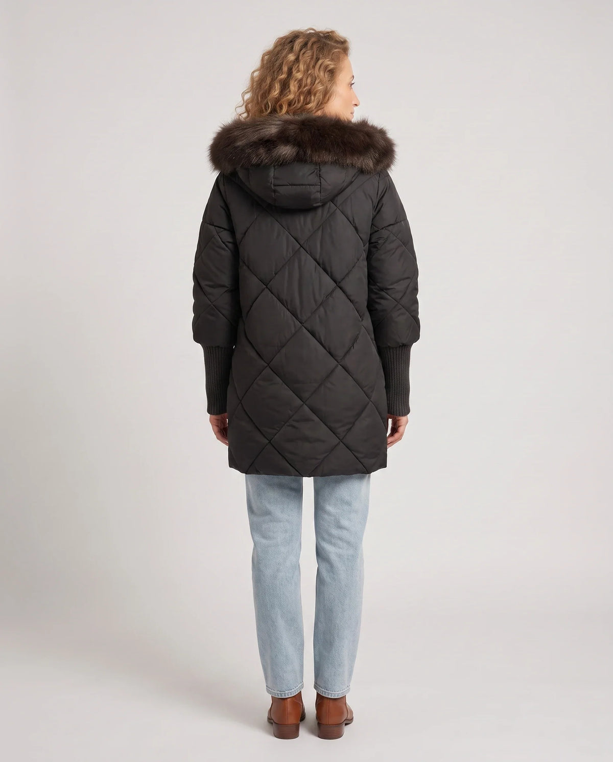 Parka mi-longue matelassée à manches tricot