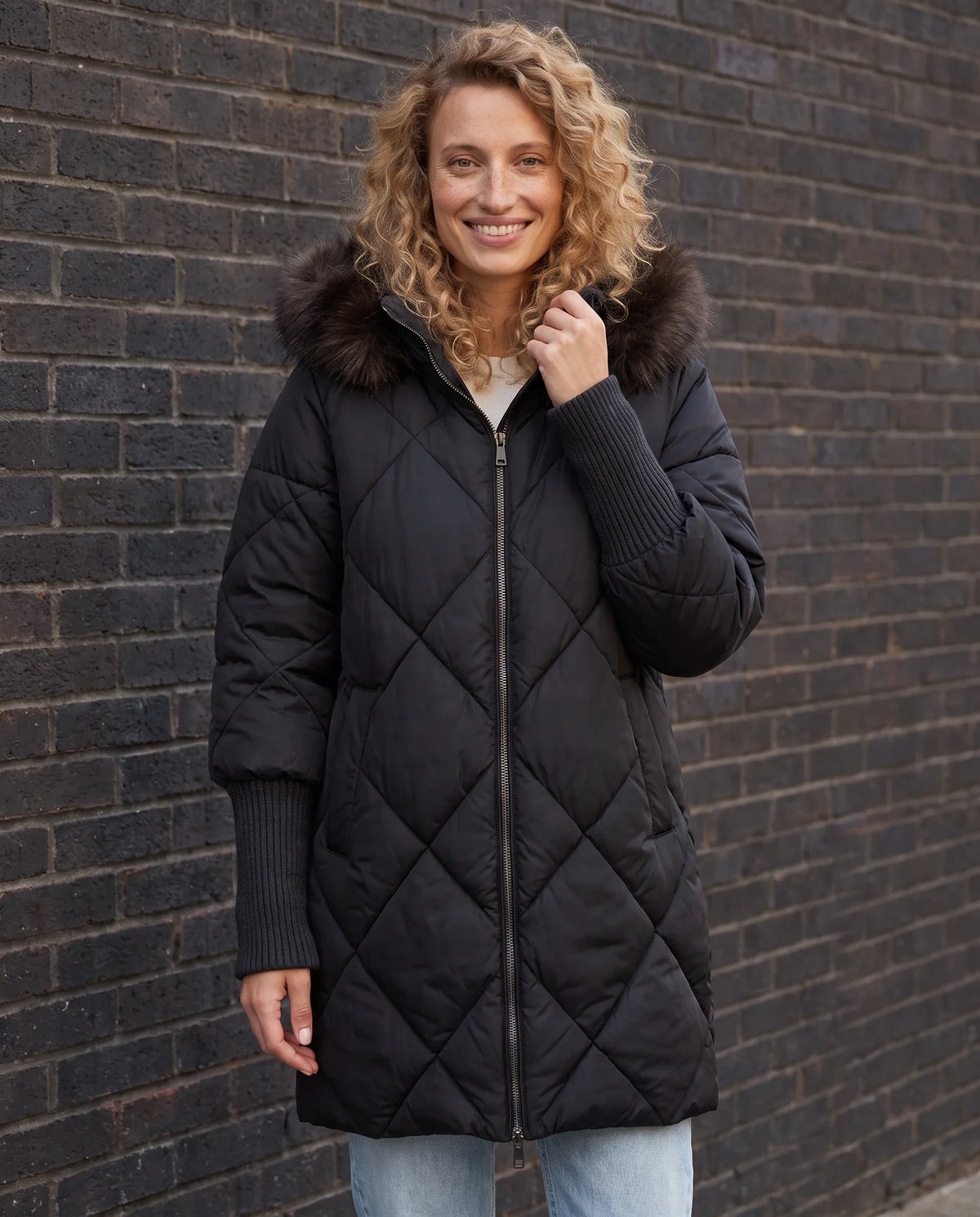Parka mi-longue matelassée à manches tricot