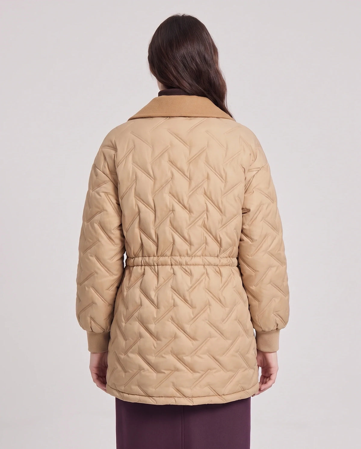Veste matelassée mi-longue à grand col tailleur