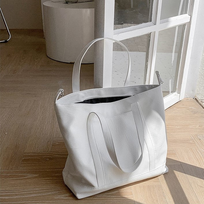 Sac cabas en simili cuir avec porte-clés intégré